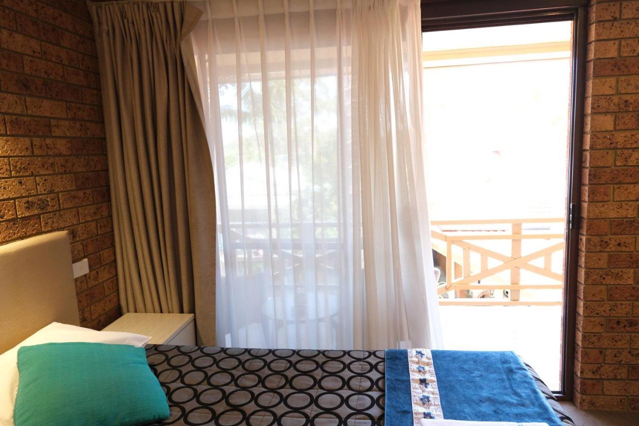דה אינטרנס Sapphire Palms Motel מראה חיצוני תמונה