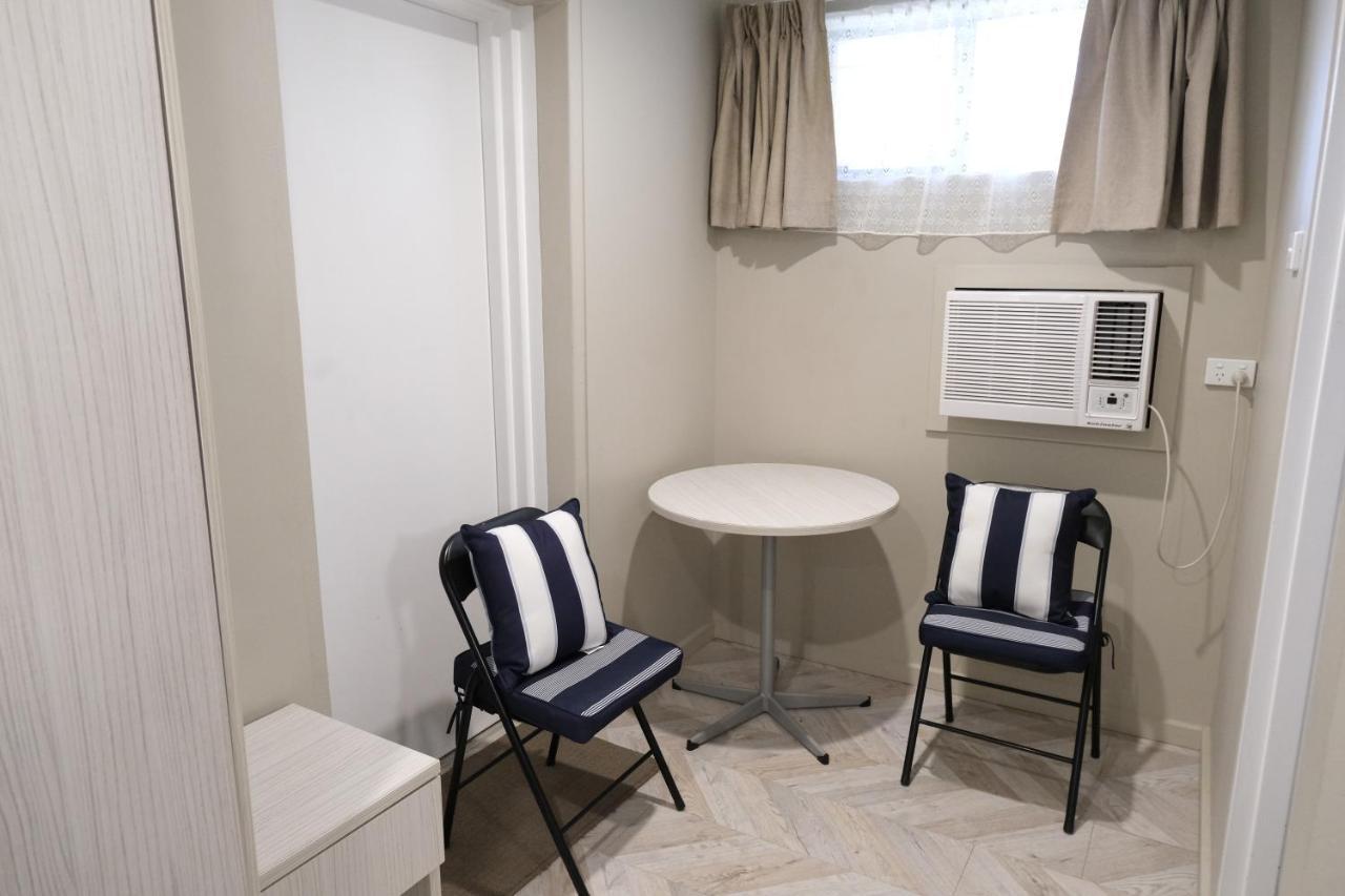 דה אינטרנס Sapphire Palms Motel מראה חיצוני תמונה