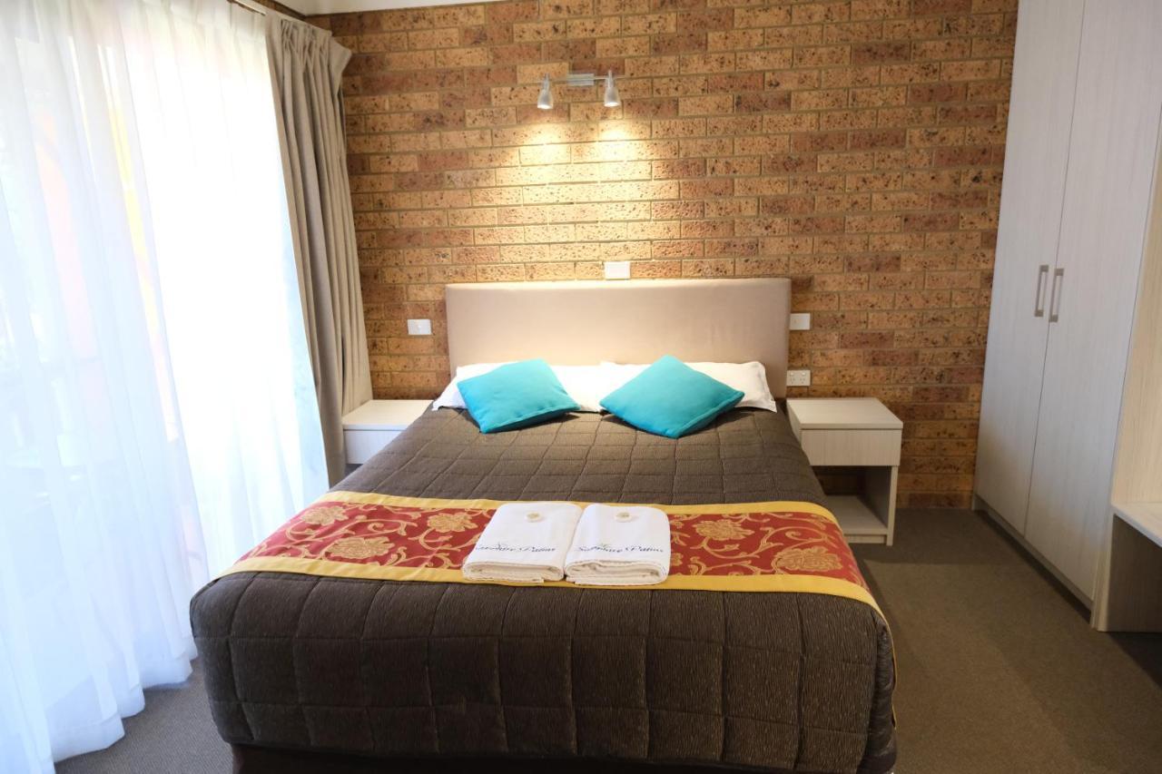 דה אינטרנס Sapphire Palms Motel מראה חיצוני תמונה