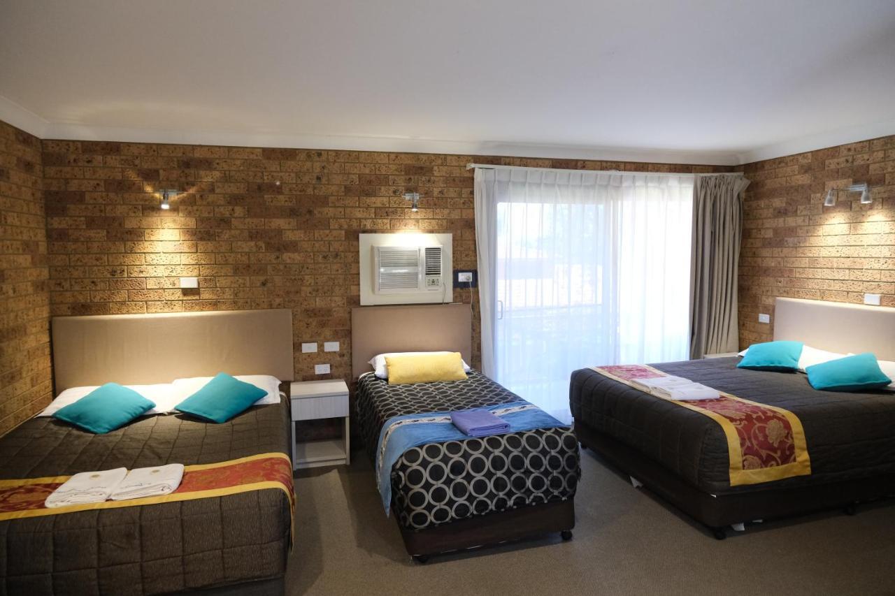 דה אינטרנס Sapphire Palms Motel מראה חיצוני תמונה
