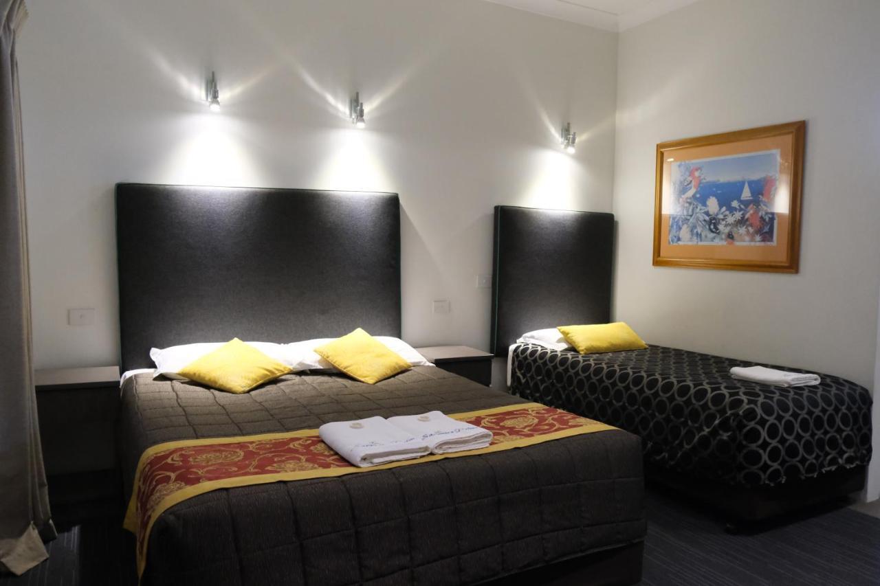 דה אינטרנס Sapphire Palms Motel מראה חיצוני תמונה