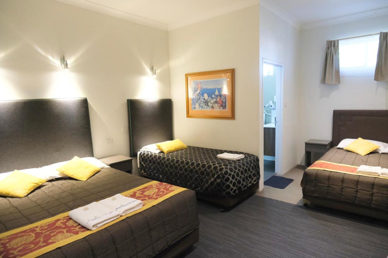דה אינטרנס Sapphire Palms Motel מראה חיצוני תמונה